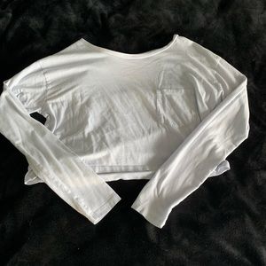 Cropped loose-fitting long sleeve